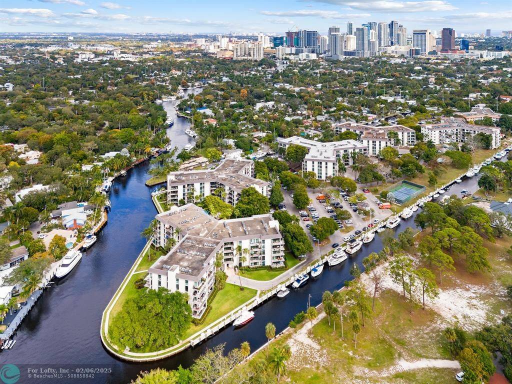 Fort Lauderdale, FL 33315,900 River Reach Dr  #406