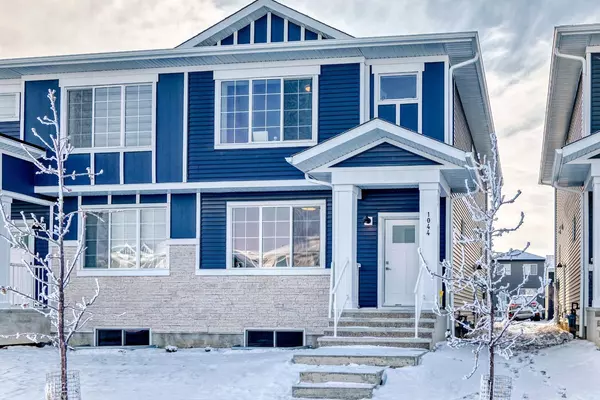 Chestermere, AB T1X 0L3,1044 WEST LAKEVIEW DRIVE