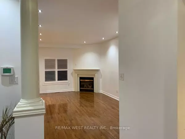 Mississauga, ON L5W 1K6,7340 Zinnia PL