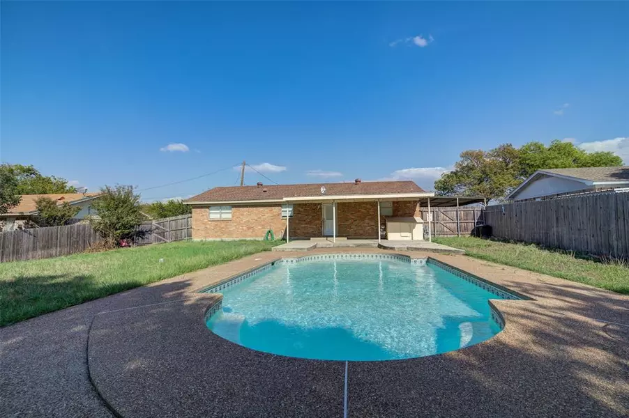 1003 N Washburn Street, Decatur, TX 76234