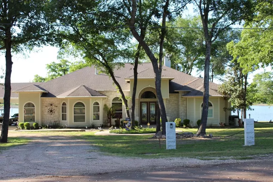 405 Lcr 737, Thornton, TX 76687