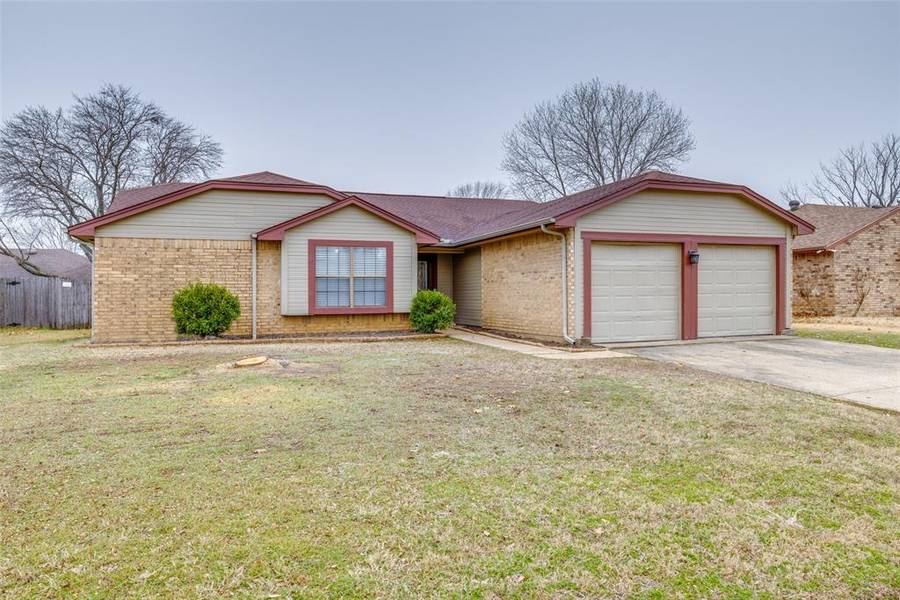 2653 Berkshire Lane, Grand Prairie, TX 75052