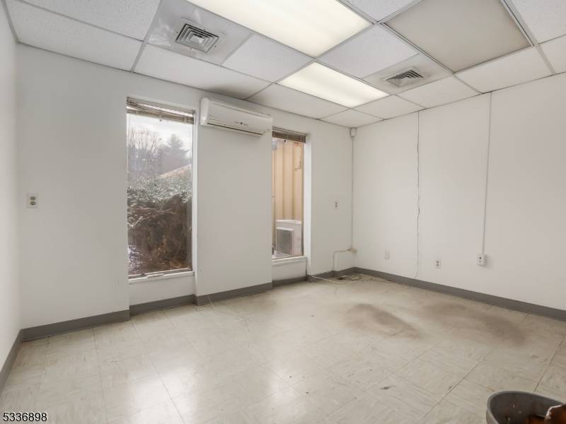 Sandyston Twp., NJ 07826,239 Us Highway 206