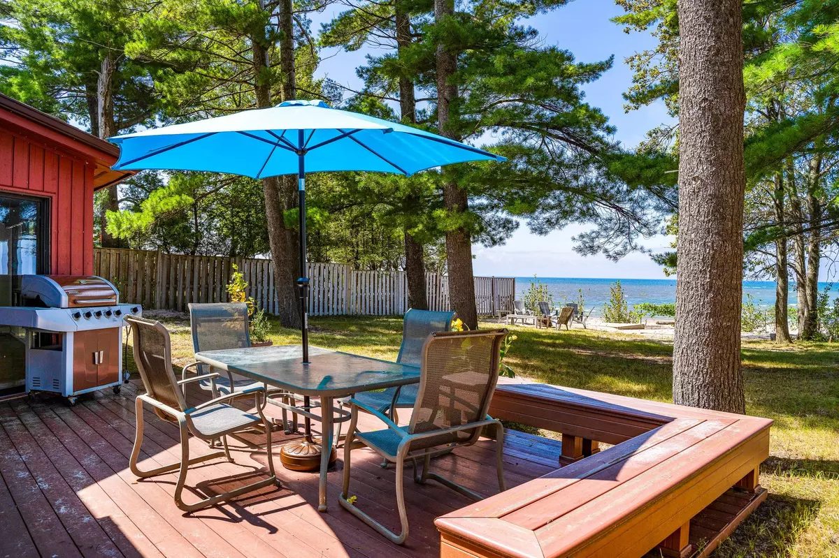 Wasaga Beach, ON L9Z 2M1,156 SANTOS LN