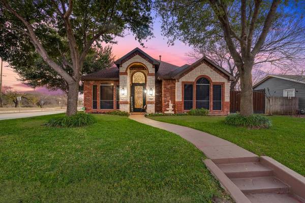 628 E Ellen Avenue, Hurst, TX 76053