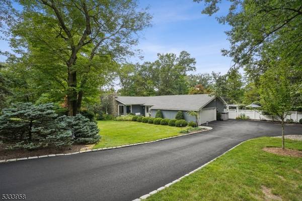 220 Bayberry Ln, Watchung Boro, NJ 07069