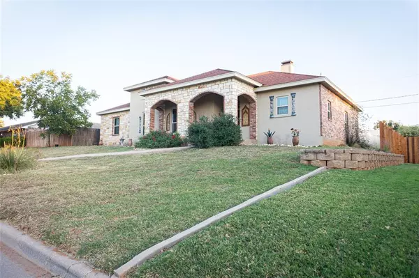 Sweetwater, TX 79556,1512 Grand Avenue