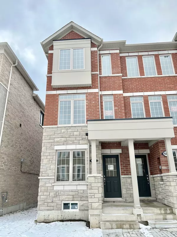 939 Crowsnest HOLW, Pickering, ON L1X 0P4