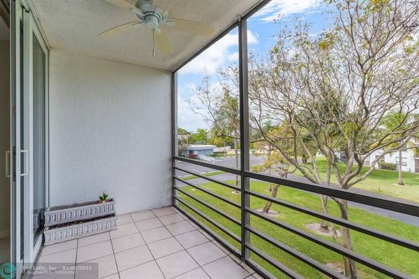 Oakland Park, FL 33309,114 Royal Park Dr  #3C