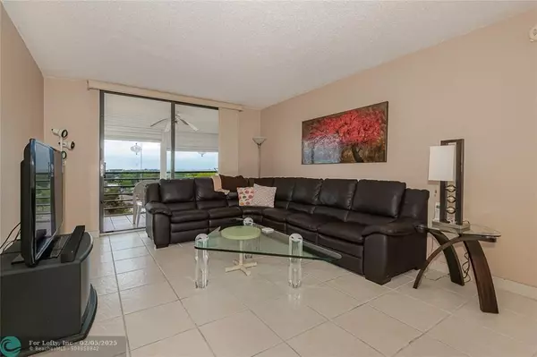 Pembroke Pines, FL 33026,1100 Saint Charles Pl  #821