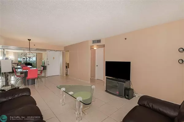 Pembroke Pines, FL 33026,1100 Saint Charles Pl  #821