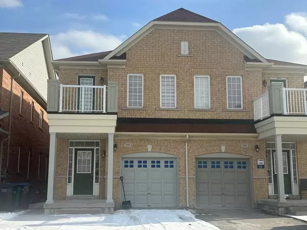 904 Oasis DR, Mississauga, ON L5V 0C7