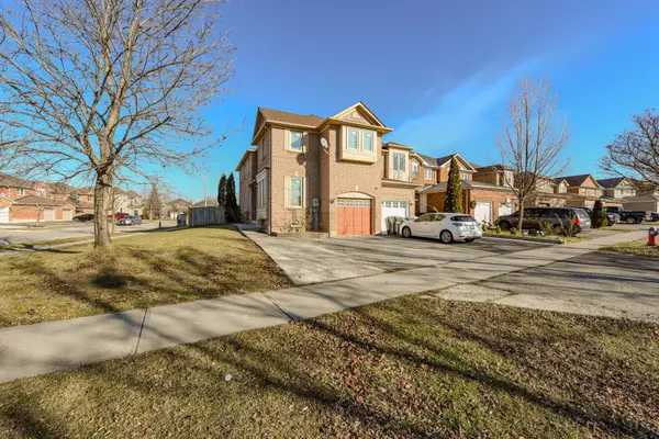 7020 Black Walnut TRL, Mississauga, ON L5N 7N7