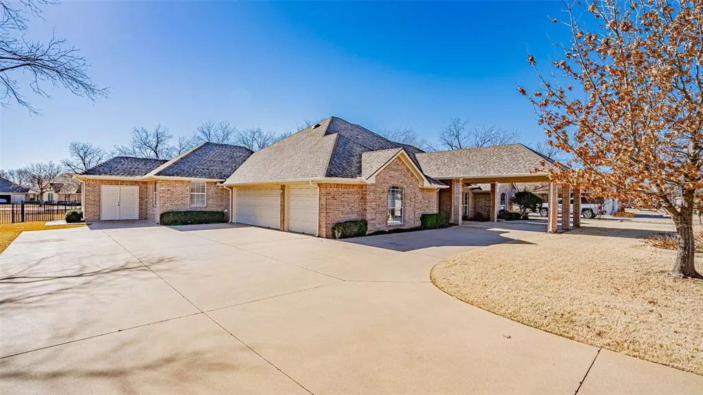 9404 Gleneagles Drive, Granbury, TX 76049