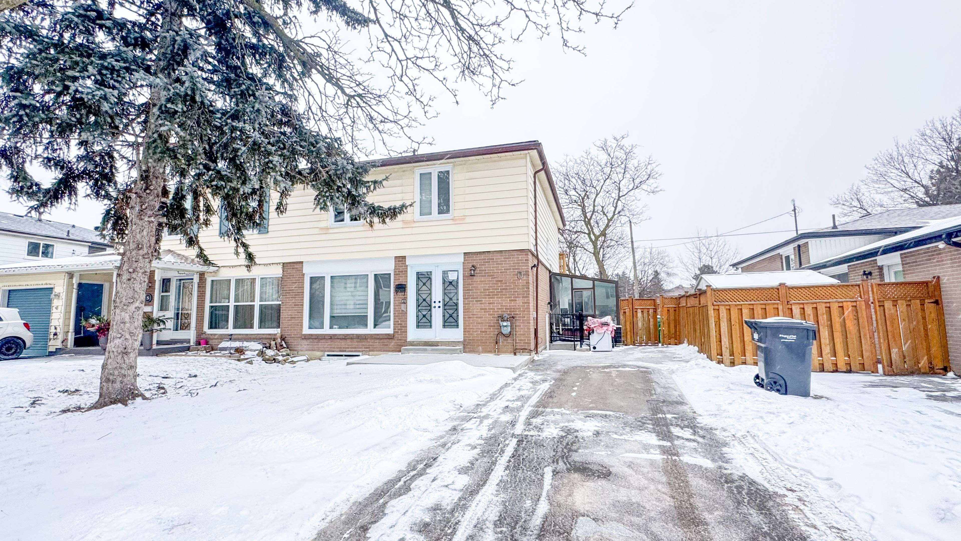 Brampton, ON L6T 2X4,7 Dalraith CRES