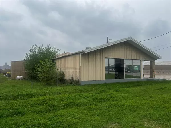 216 E MCLEROY Boulevard, Saginaw, TX 76179