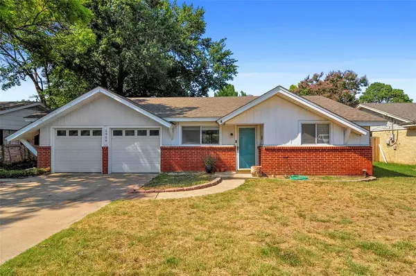 2909 Lisa Lane, Arlington, TX 76013