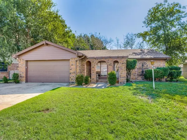 401 Deer Creek Road, Everman, TX 76140