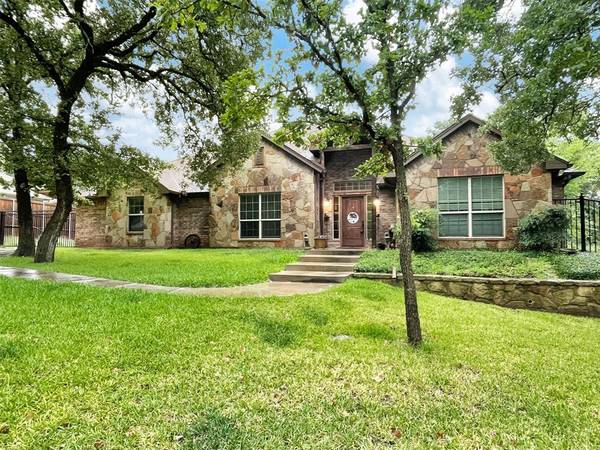 2704 Jackson Crest Street, Burleson, TX 76028