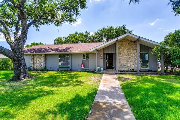 3130 Brookhaven Club Drive, Farmers Branch, TX 75234