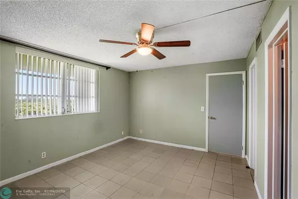 Lauderdale Lakes, FL 33313,2901 NW 46th Ave  #409