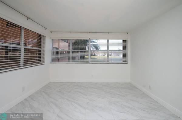 Sunrise, FL 33322,10303 Sunrise Lakes Blvd  #107