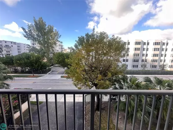 Sunny Isles Beach, FL 33160,201 180th Dr  #213