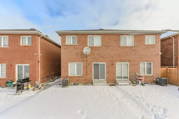 Brampton, ON L6R 3P8,209 Checkerberry CRES #Mn&2nd