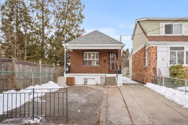 54 Dennis AVE, Toronto W04, ON M6N 2T8