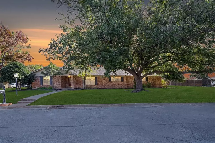 222 Hillcrest Street, Sanger, TX 76266