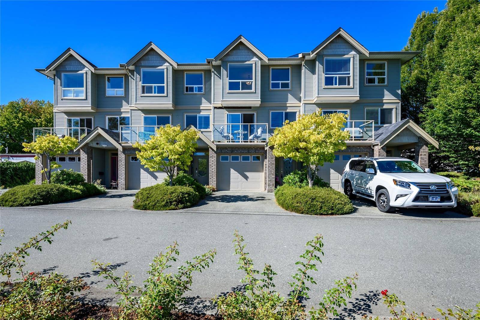 2475 Mansfield Dr #3, Courtenay, BC V9N 2M2