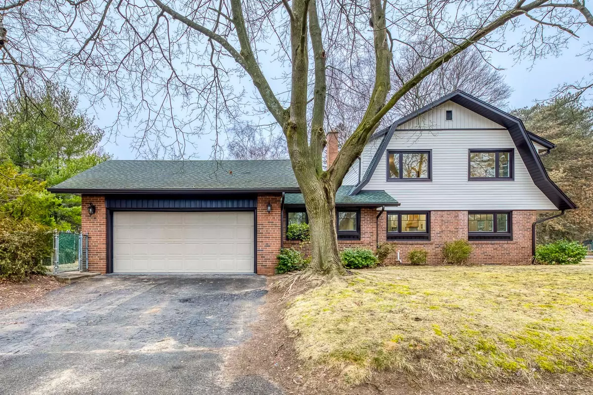 Oakville, ON L6J 4L1,134 Abbey CT