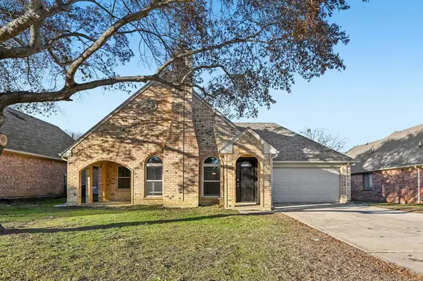 815 Meadowdale Road, Arlington, TX 76017