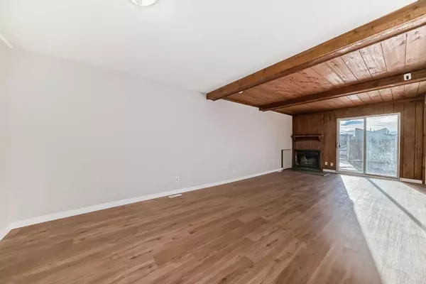 Calgary, AB T2A 5G4,5404 10 AVE SE #324