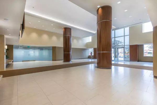 Mississauga, ON L5R 3G5,5770 Hurontario ST #501