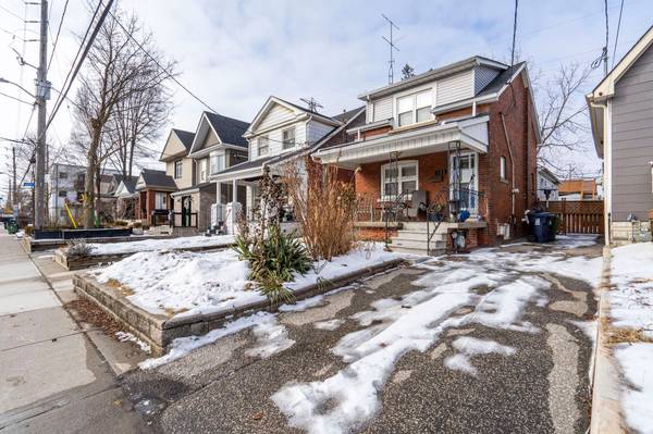 102 Eileen AVE, Toronto W03, ON M6N 1V4