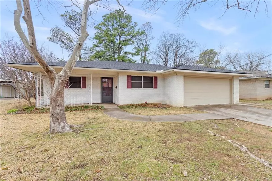 1111 Elmwood Street, Gainesville, TX 76240