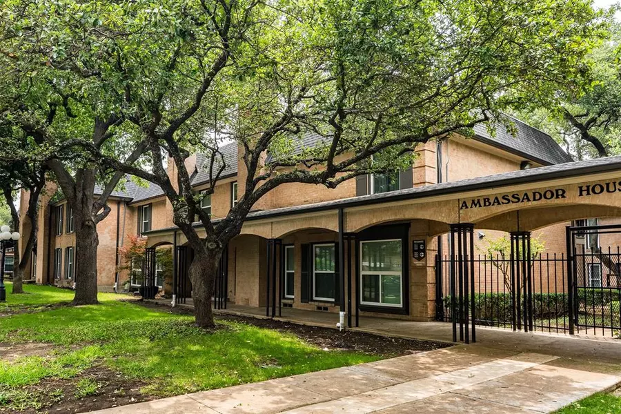 7820 Meadow Park Drive #215, Dallas, TX 75230