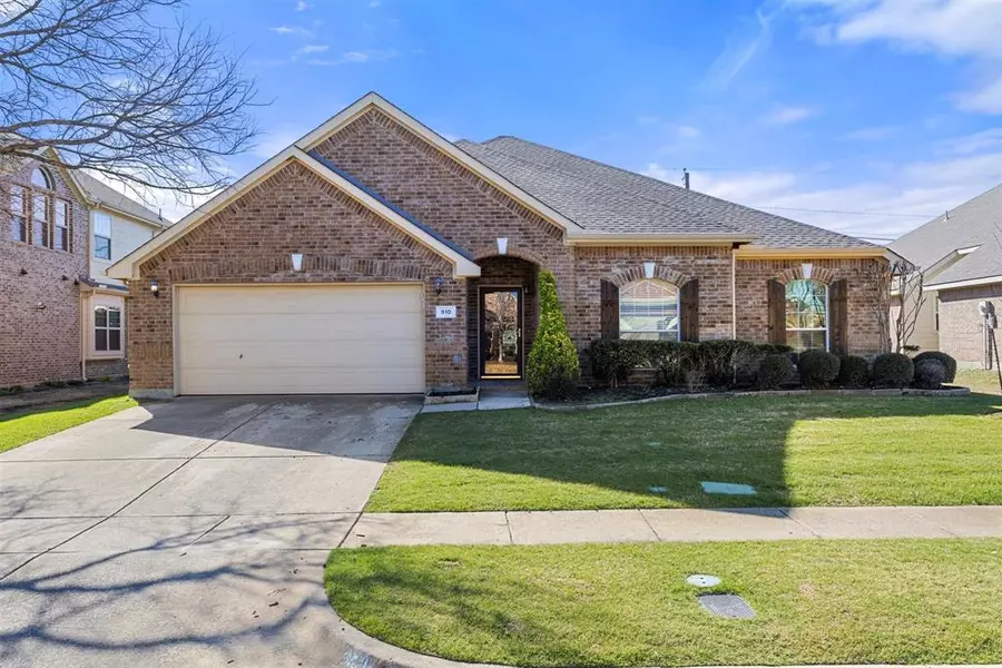 910 Fieldstone Drive, Cedar Hill, TX 75104