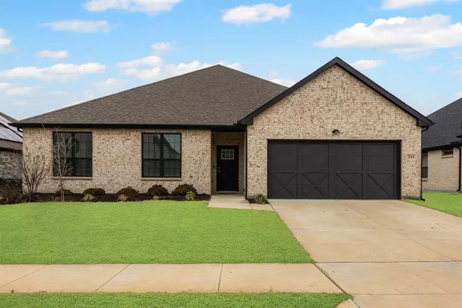 211 Cyprus Grove Drive, Lavon, TX 75166