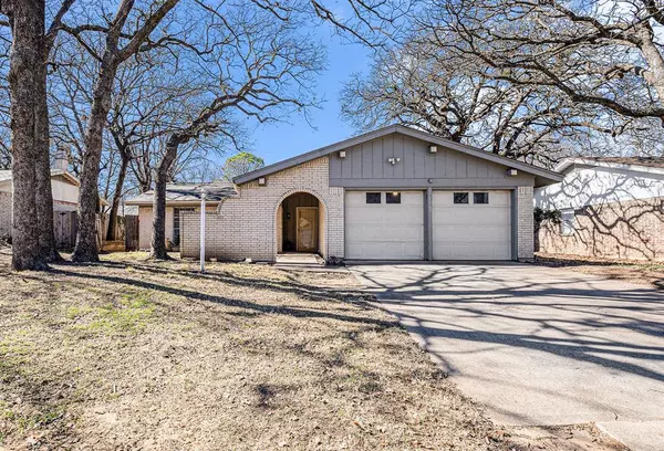 2802 Bent Tree Lane, Arlington, TX 76016