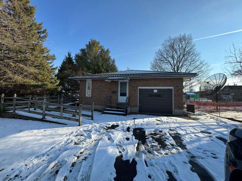 6 Davis ST W, Norfolk, ON N3Y 5E3