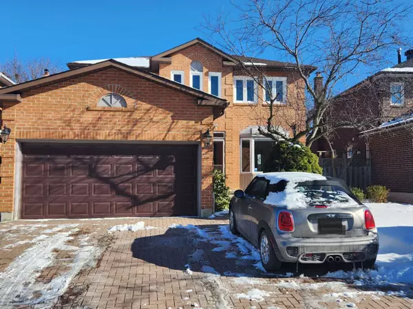 15 Hollingham RD, Markham, ON L3R 7Y1