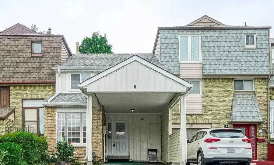 8 Maraboo CT, Brampton, ON L6Z 1B4