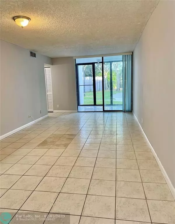 Oakland Park, FL 33309,213 Lake Pointe Dr  #107