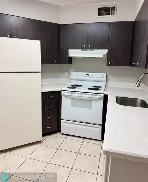 Oakland Park, FL 33309,213 Lake Pointe Dr  #107