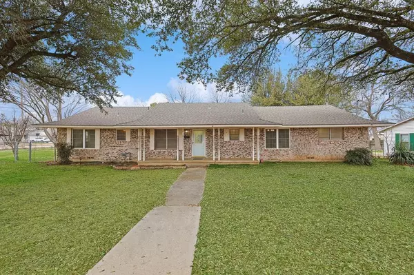 315 Hall Street, Whitesboro, TX 76273