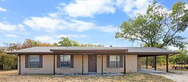 1004 N Cates Street, Decatur, TX 76234