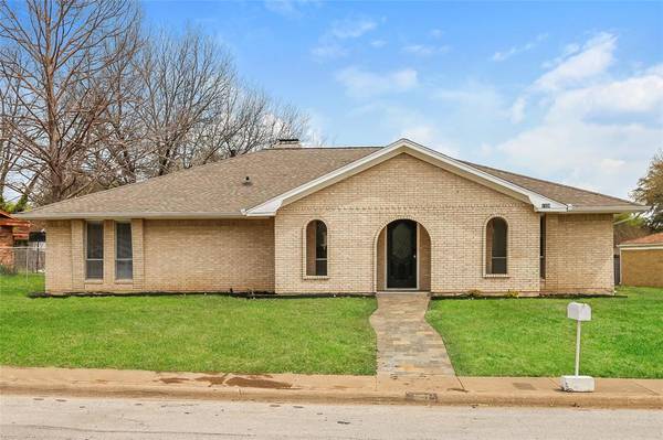 1108 Shadywood Lane, Desoto, TX 75115