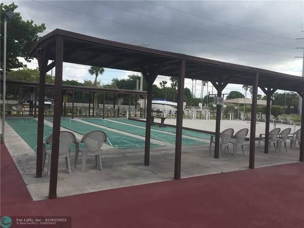 Lauderdale Lakes, FL 33313,2901 NW 46th Ave  #305